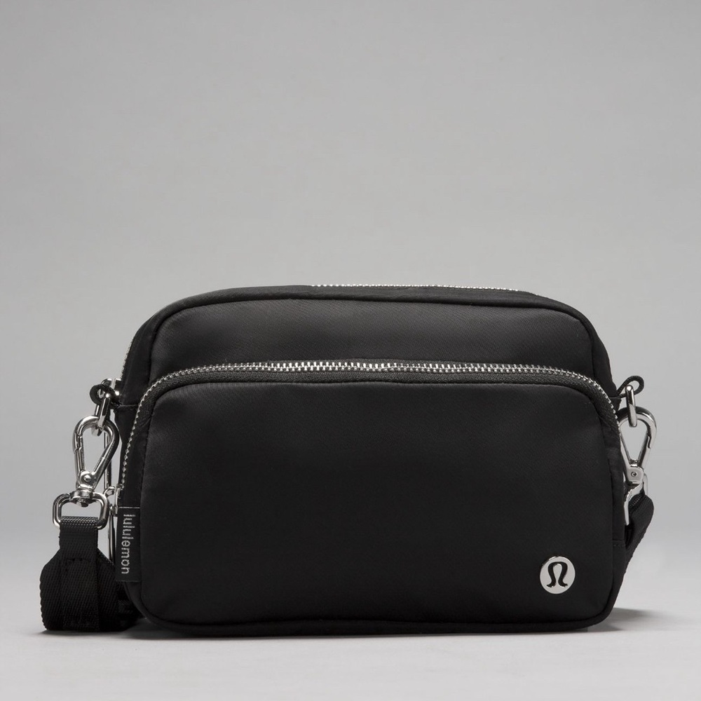 Lululemon Everywhere 2L crossbody bag